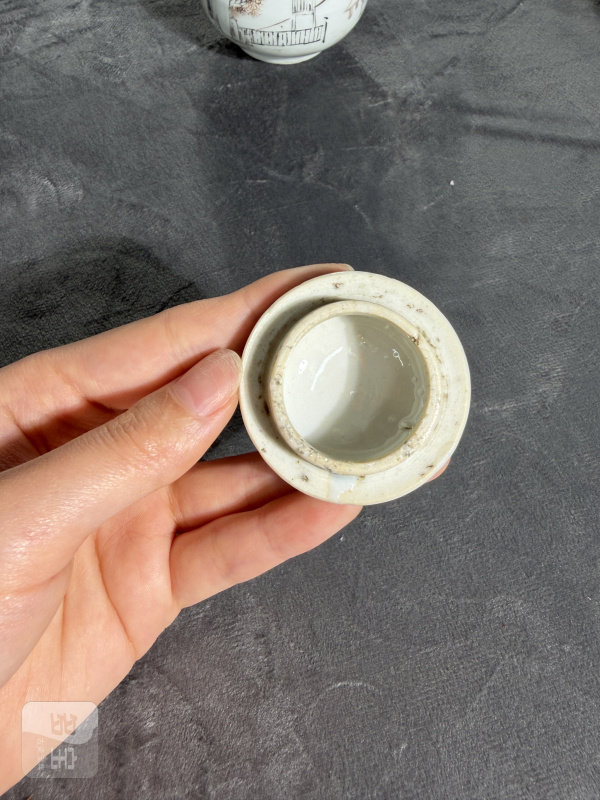 清乾隆墨彩矾红描金松下访友奶壶 - 图13